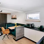 Home Suite Home Bed & Breakfast 4*