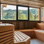 Home Suite Home 4*