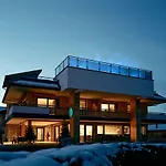 Home Suite Home 4*