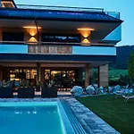 Home Suite Home 4*