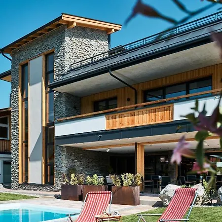 Home Suite Home 4*