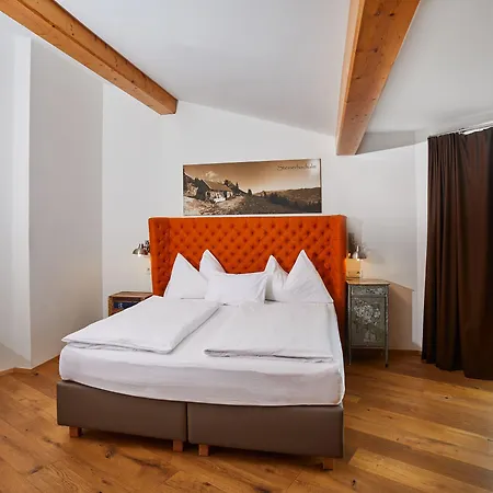 Home Suite Home Nocleg ze śniadaniem 4*