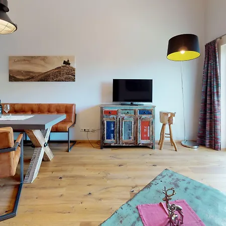 Home Suite Home 4*