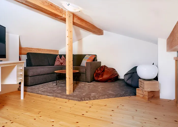 Home Suite Home 4*