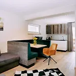 Home Suite Home לינה וארוחת בוקר פיברברון