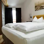 לינה וארוחת בוקר Home Suite Home