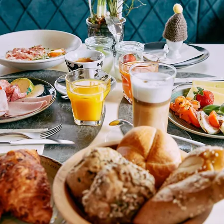 Home Suite Home 4* 피버브룬