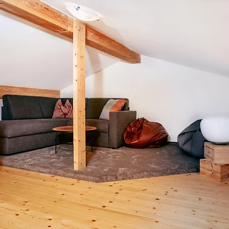 Home Suite Home 4*